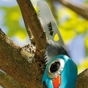 GARDENA folding saw garden helps you cut branches cleanly and safely