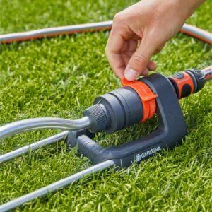 This compact Gardena sprinkler is easy to set up and easy to use