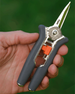 Easy-to-use NETA Straight Blade Pruner for shrubs from Lifestyle Home Garden